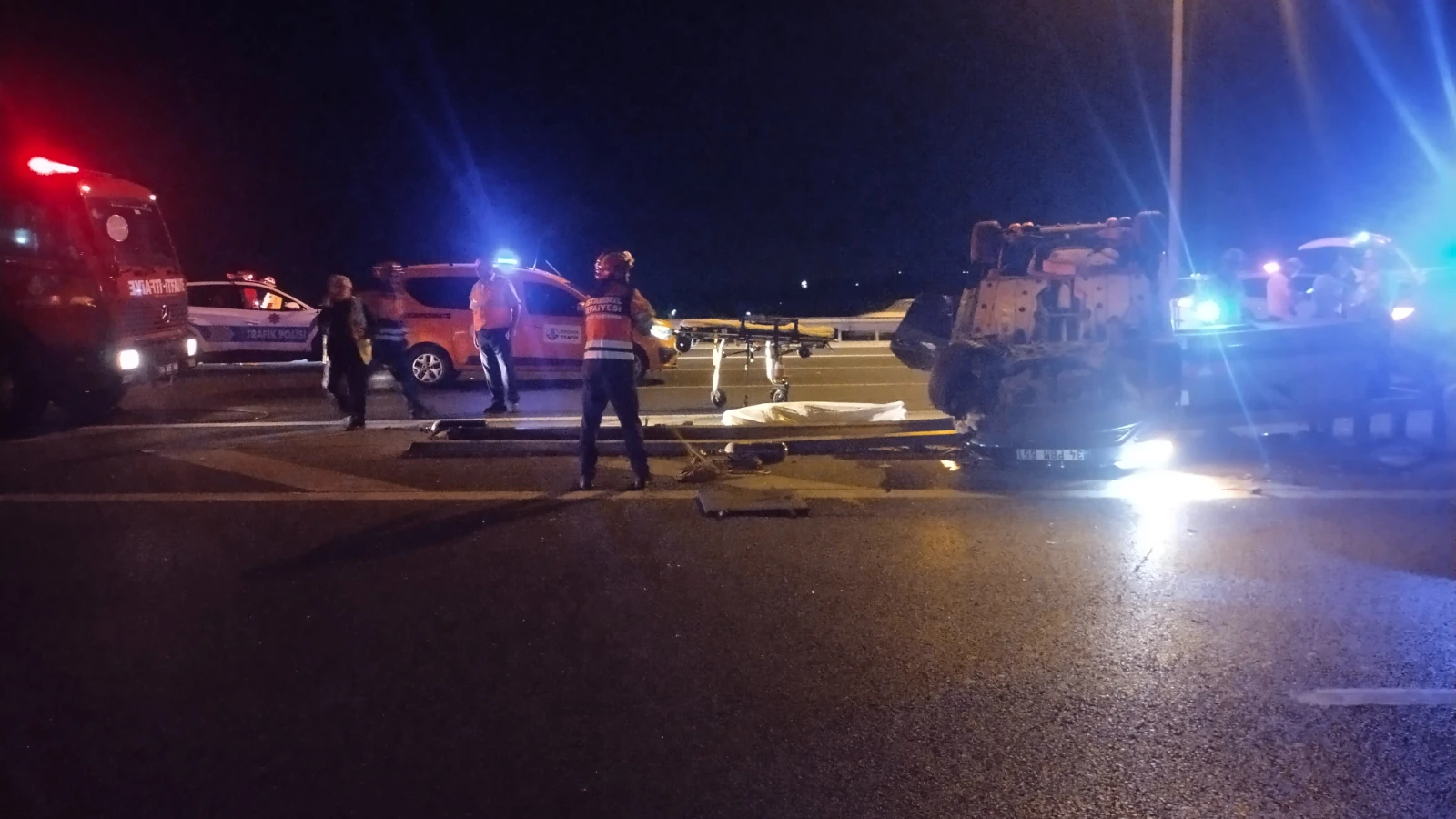 Otomobil bariyere saplandı: Sürücü feci şekilde öldü