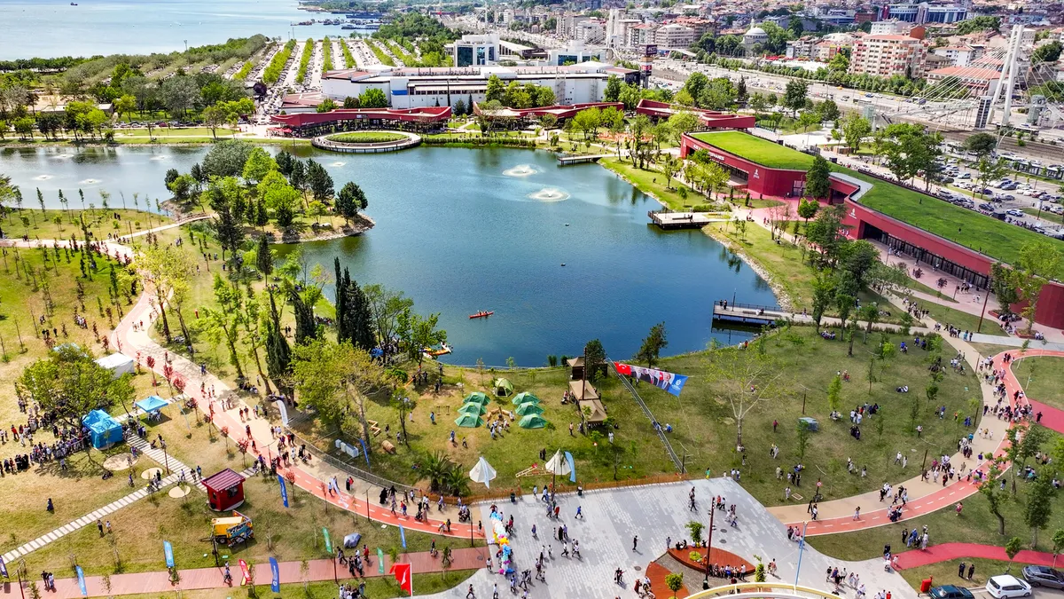 Kocaeli'de tarihi dönüşüm: Eski fuar alanı küllerinden doğdu