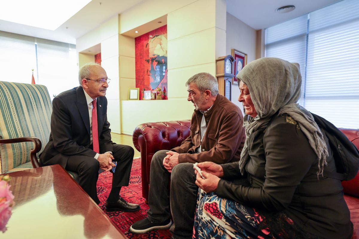 Kılıçdaroğlu, mağdur aileyi makamında kabul etti