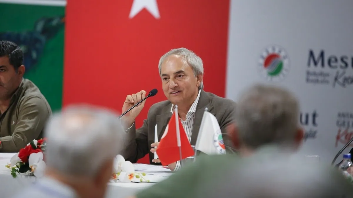 Özgür Özel’in yeni parti hamlesine Kepez’den ret... Kocagöz kapıları kapattı: “Milletin derdi CHP’nin...