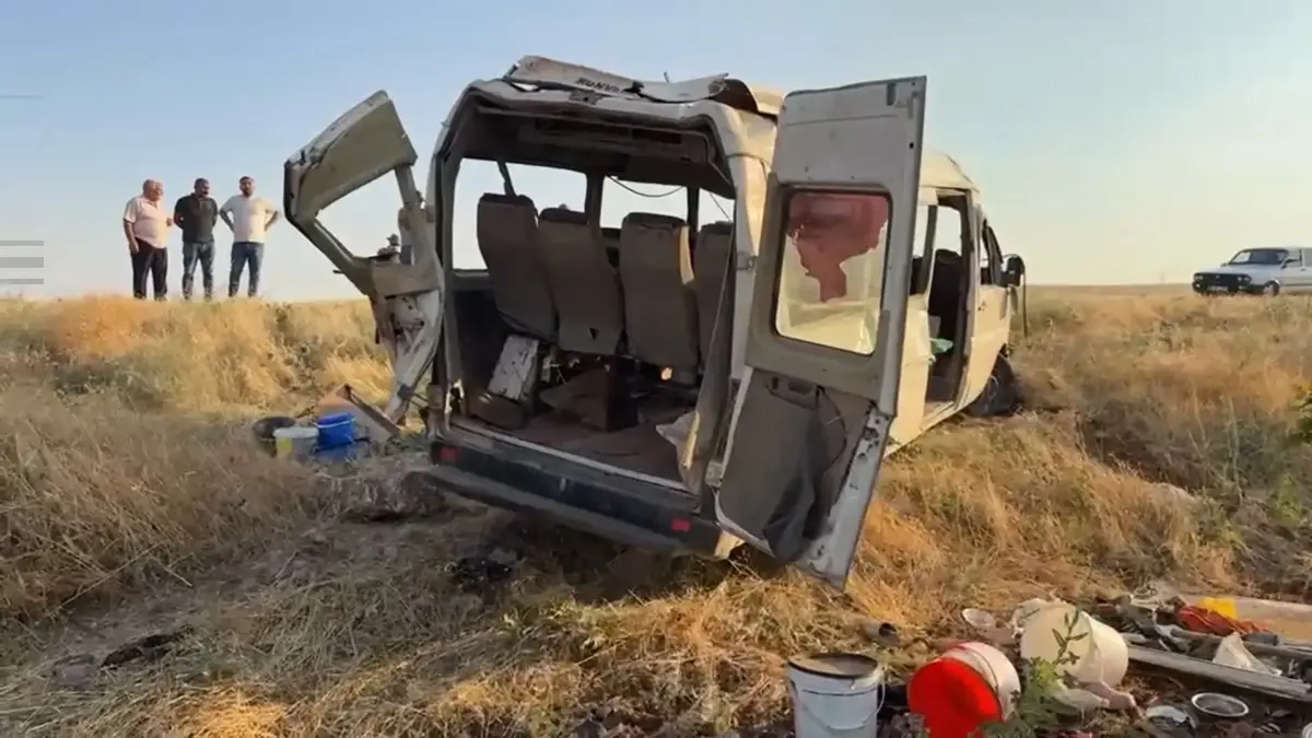 Tarım işçilerini taşıyordu, şarampole devrildi: 22 yaralı