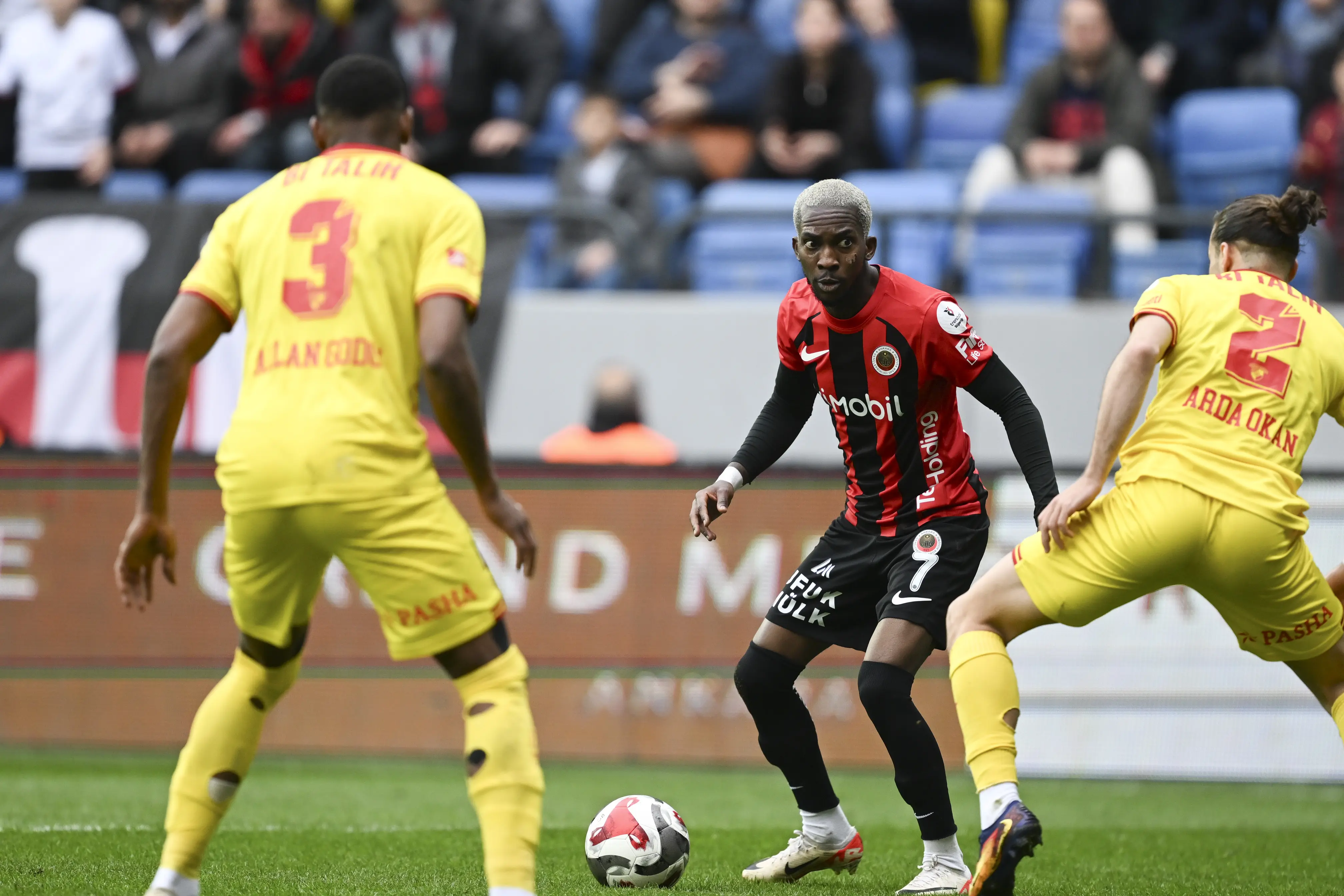 Gençlerbirliği'nde ayrılık: Henry Onyekuru