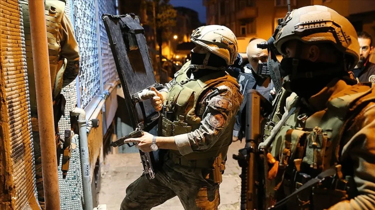 İstanbul'da DEAŞ'a şafak operasyonu: 39 gözaltı