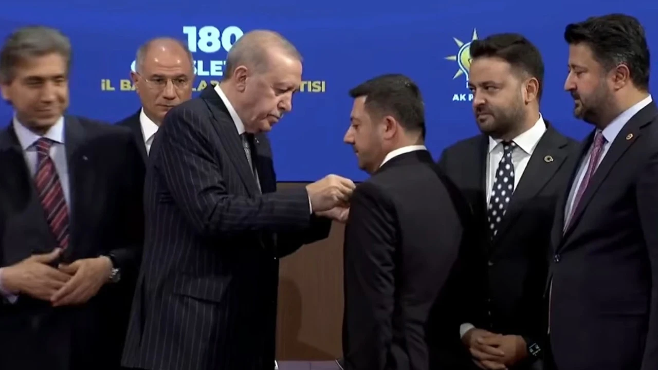 3 belediye başkanı daha resmen AK Parti'ye katıldı! Erdoğan 'Katılımlar sürecek' demişti
