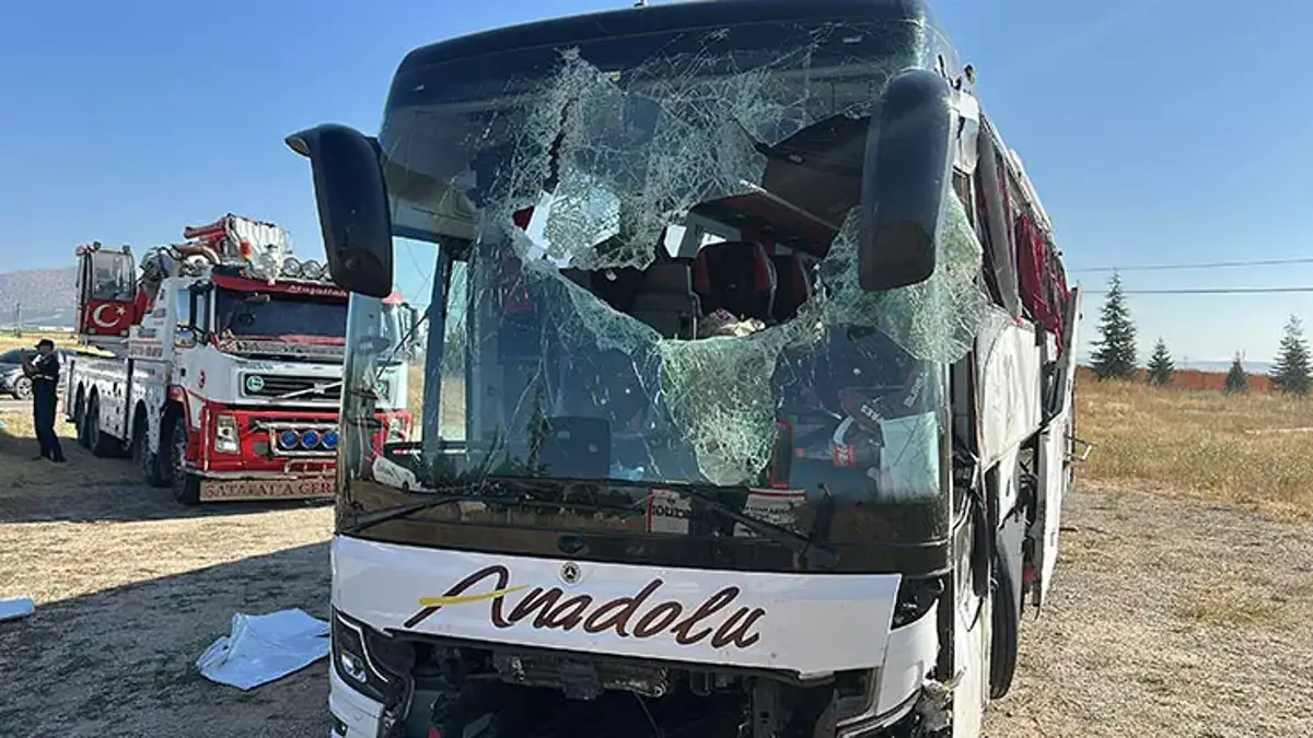 Kütahya'da yolcu otobüsü devrildi; 31 yaralı