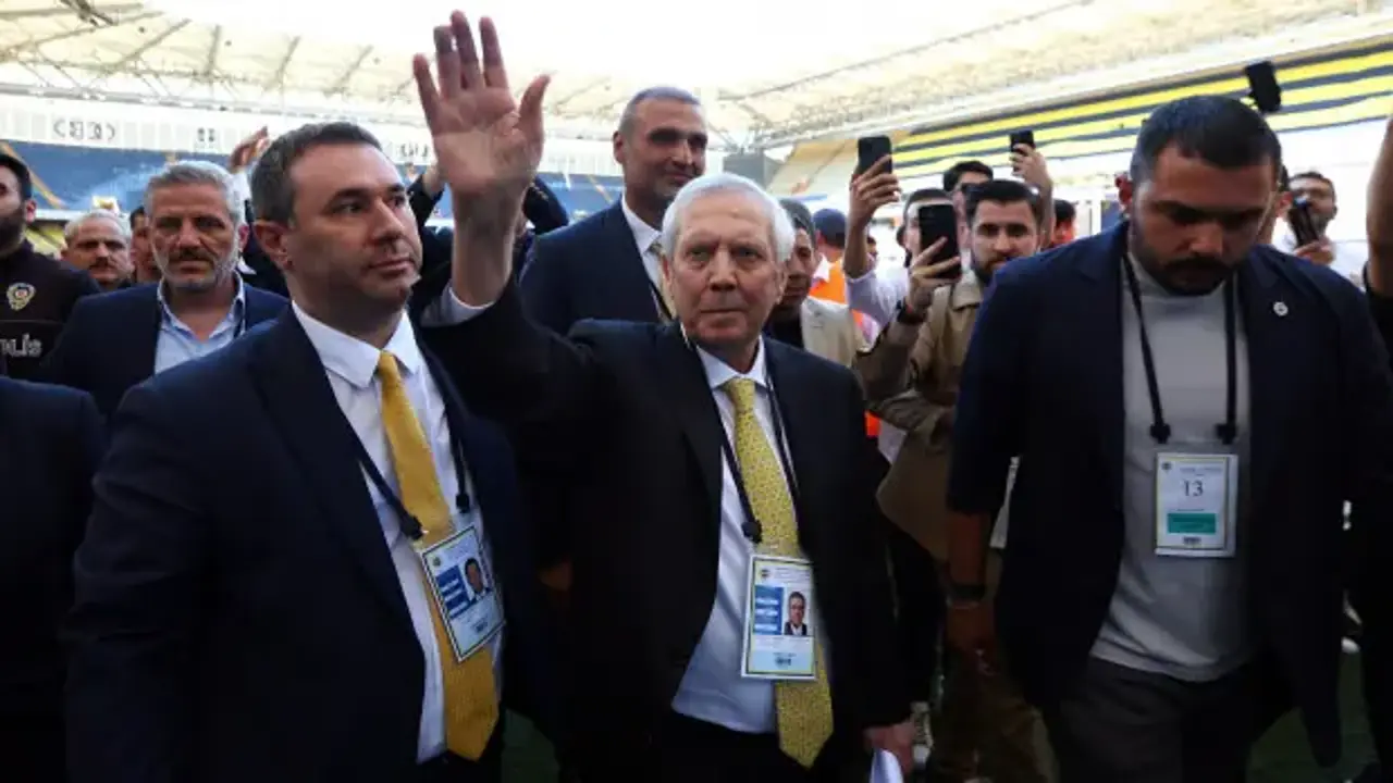 Aziz Yıldırım kürsüden seslendi! "Eğer yarın Hakan Safi seçilirse..."