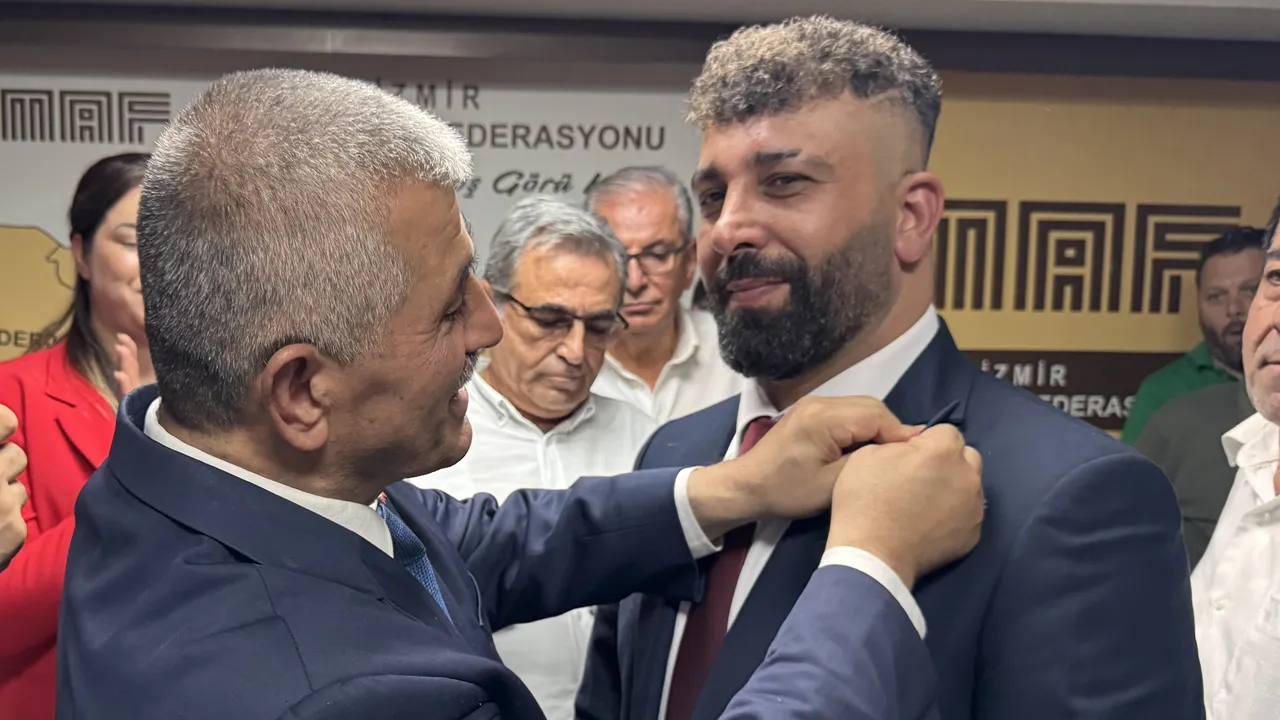 İzmir'de Mardinliler Federasyonu üyesi 278 kişi MHP rozeti taktı