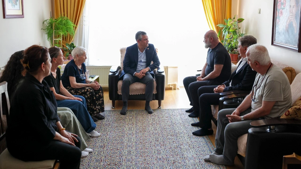 Özgür Özel'den Ahmet Telli'nin ailesine taziye ziyareti