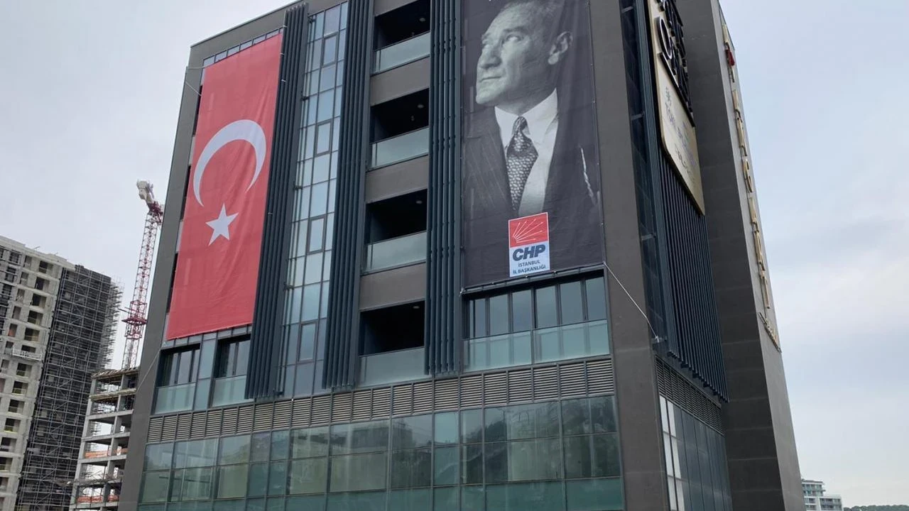 CHP'de YENİ Parti Atağı! İstanbul'da 33, Ankara'da 12 İlçe Başkanı Görevden Alındı
