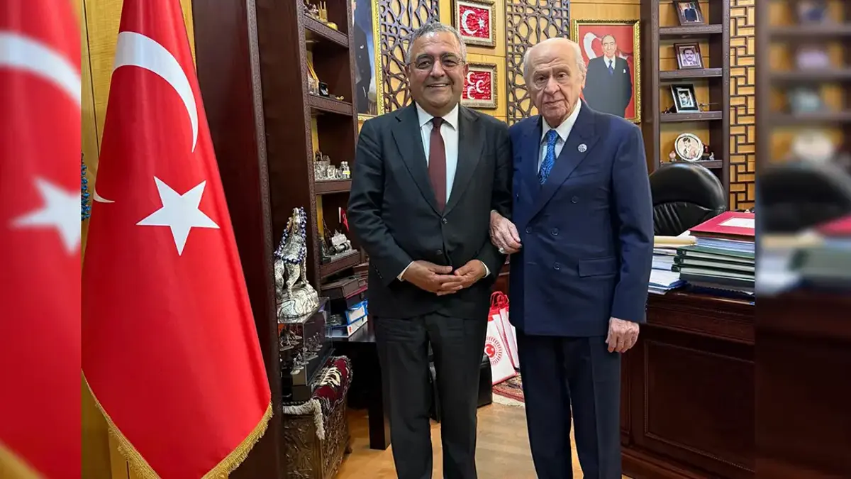 Devlet Bahçeli, Diyarbakır Milletvekili Sezgin Tanrıkulu ile bir araya geldi
