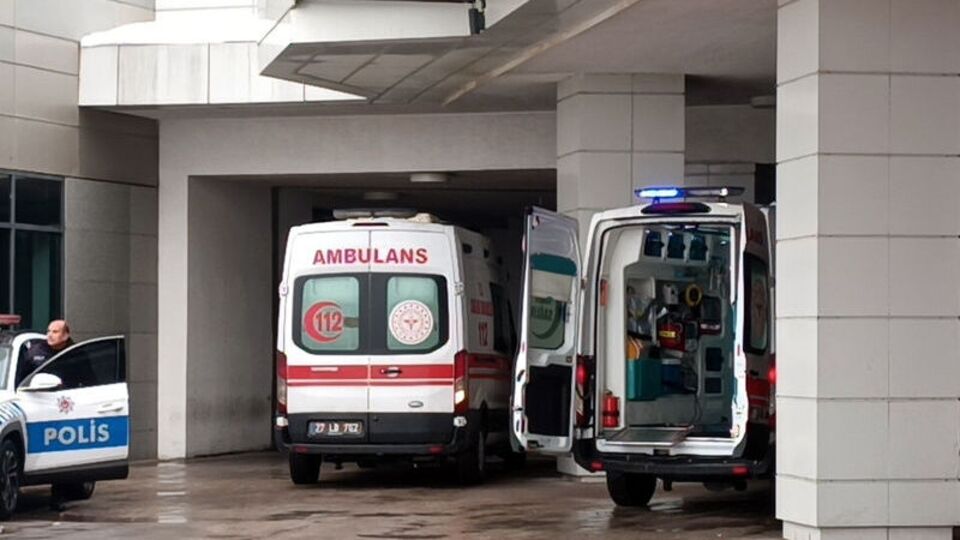 Parkta bıçaklanan lise öğrencisi ağır yaralandı