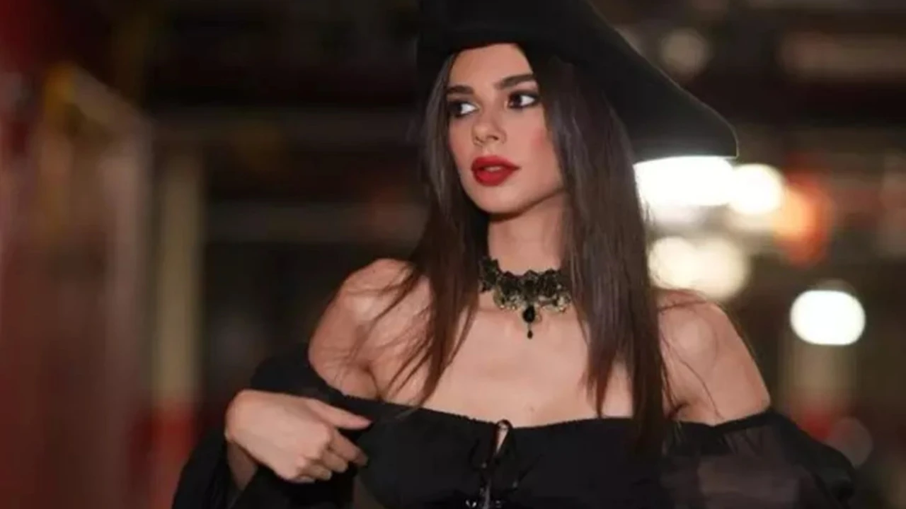 Deren Talu'dan havuz başında bikinili pozlar