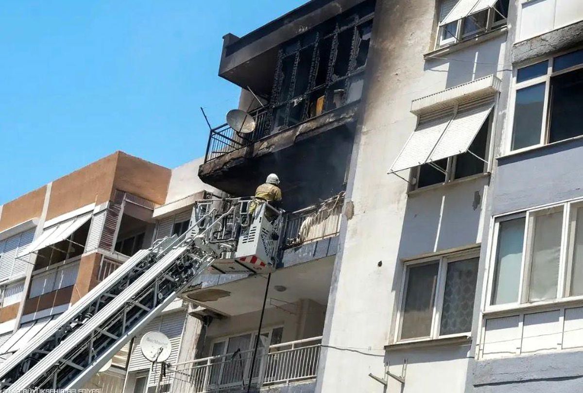 İzmir'de korkutan yangın: 6 kişi dumandan etkilendi