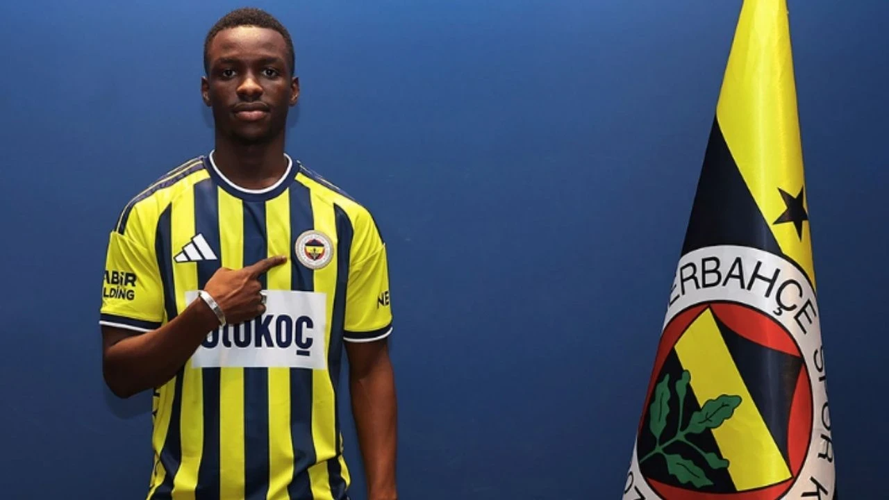 Fenerbahçe'den yeni transfer! Amara Diouf'la 5 yıllık sözleşme imzalandı