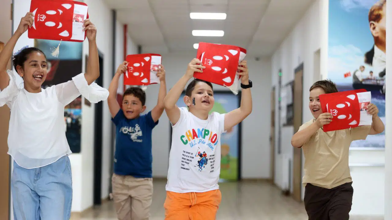 Yaz tatili başlıyor... Okullarda 18 milyon öğrenci için karne zili çaldı