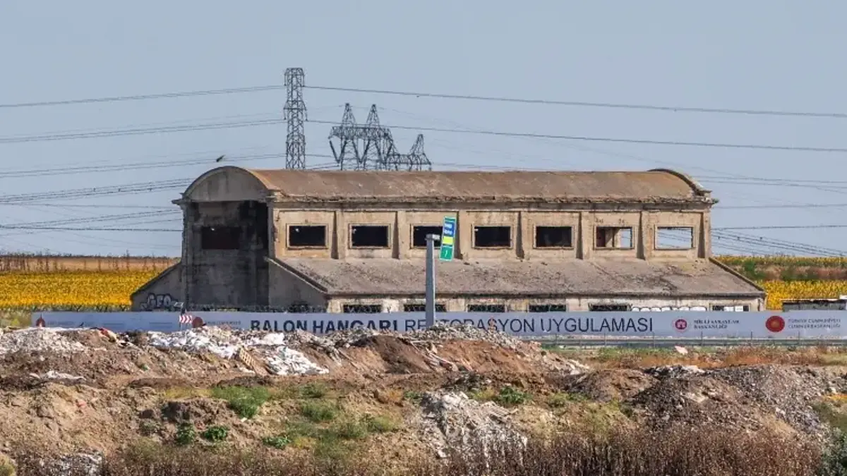 Ayçiçek tarlalarının ortasında Osmanlı'nın gökyüzüne açılan kapısı yatıyor