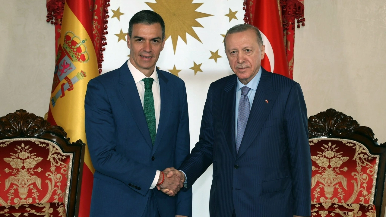 Cumhurbaşkanı Erdoğan şampiyon İspanya'nın başbakanını tebrik etti