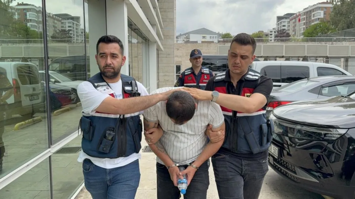 Samsun'da zehir operasyonu: Bagajdaki boya kutularında 2 bin 653 uyuşturucu hap ele geçirdi