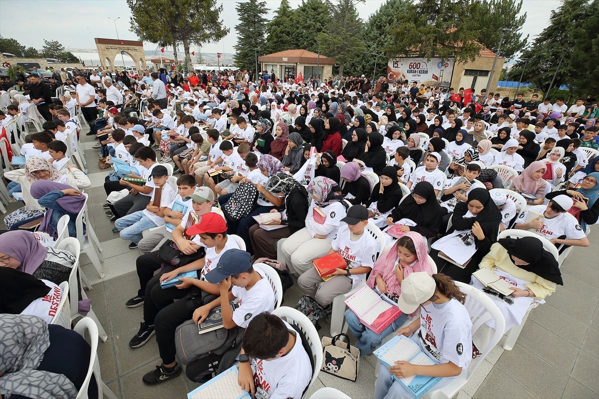 Çorum'da 600 Çocuk 60 Saniyede Kur'an-ı Kerim Hatmetti