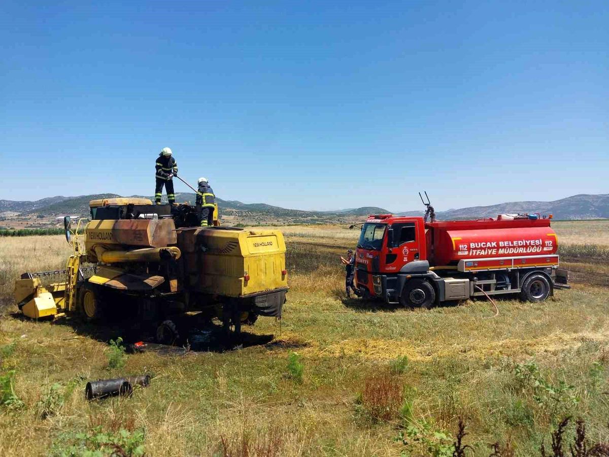 Burdur'da hasat yapan biçerdöver alevlere teslim oldu