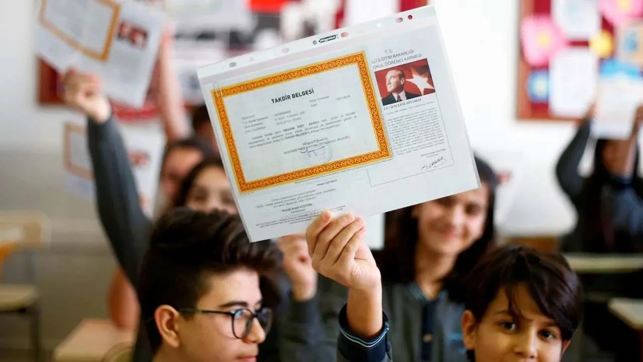 Karneler ne zaman dağıtılacak, 12 Haziran yaz tatili başlıyor mu? İşte 2026 yaz tatili tarihi