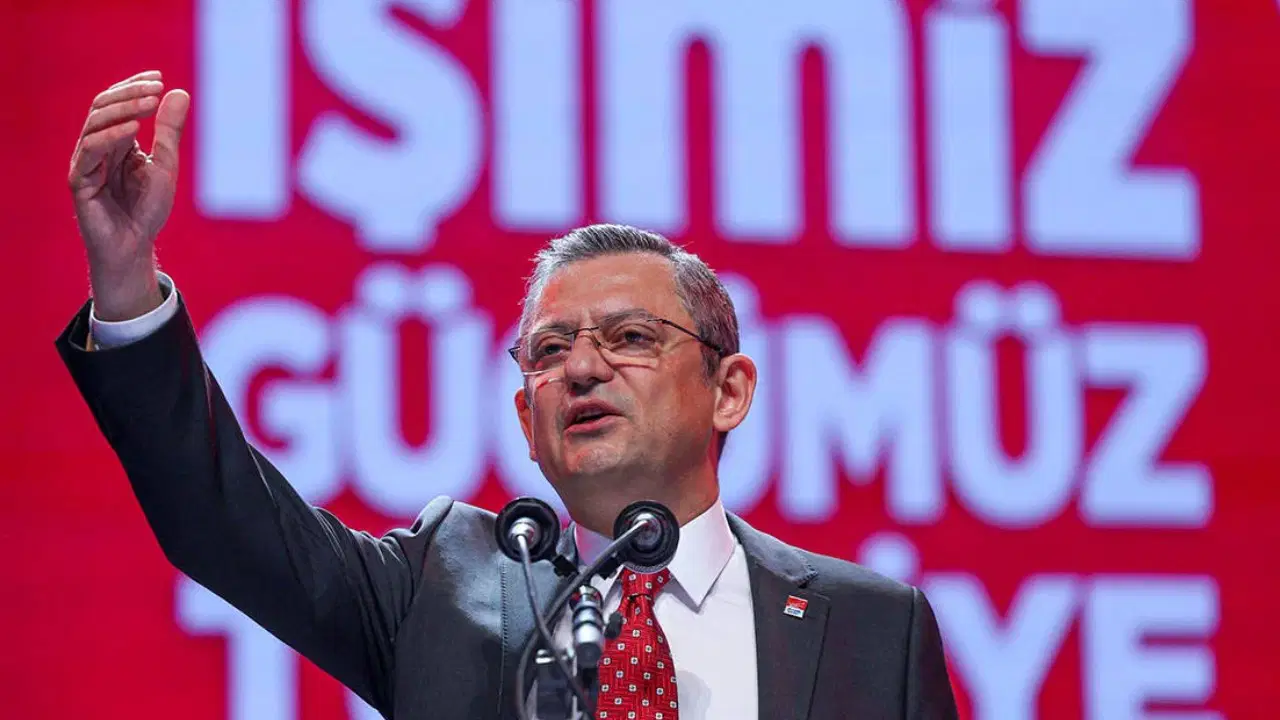 CHP lideri Özgür Özel: ‘Mesele butlancılarla seçilmişler arasında değil, seradaki teyze ile Erdoğan arasında’