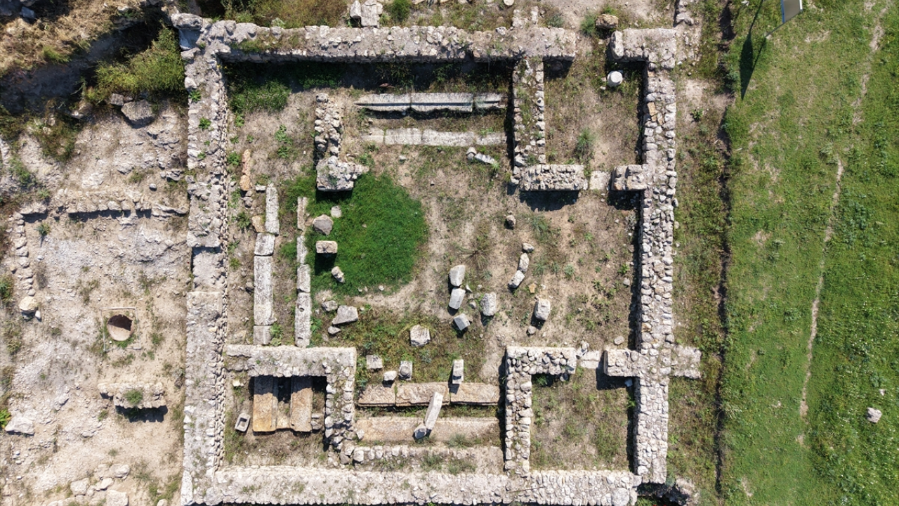 Antik kentte ezber bozan keşif: Karabük'te 1750 yıllık küp mezar bulundu