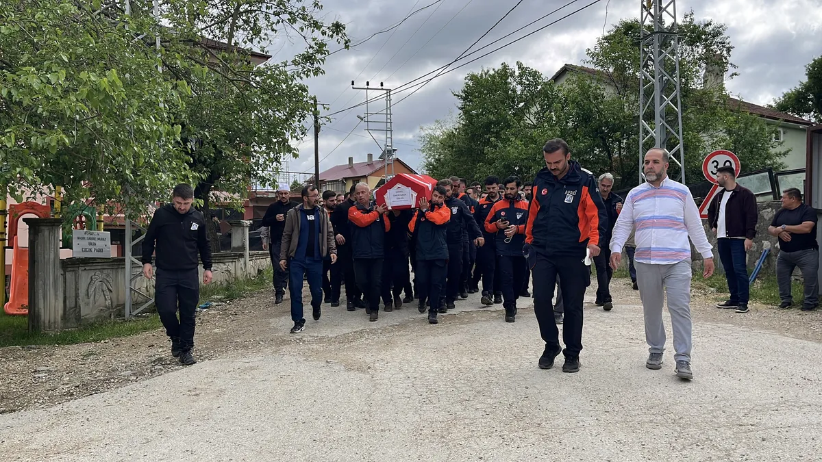 Fırtına Deresi'nin kahramanı son yolculuğuna uğurlandı! Şehit AFAD görevlisine yürek burkan veda