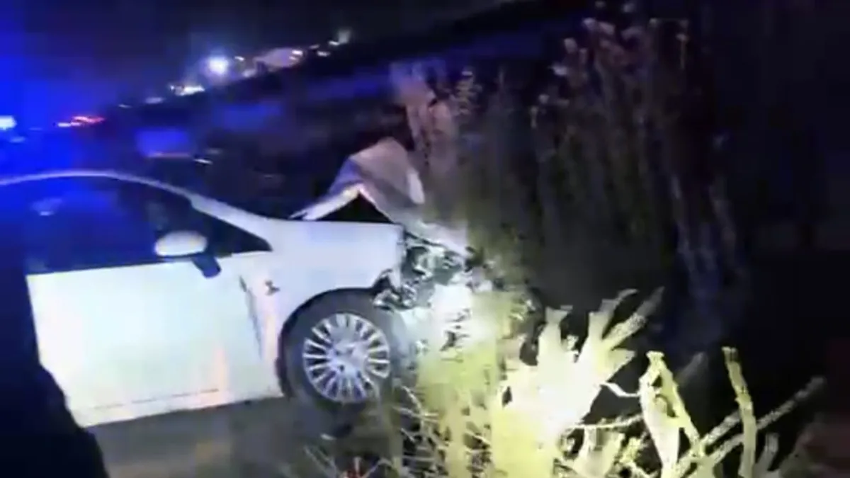 2 otomobilin çarpıştığı trafik kazasında 1 kişi öldü, 4 kişi yaralandı