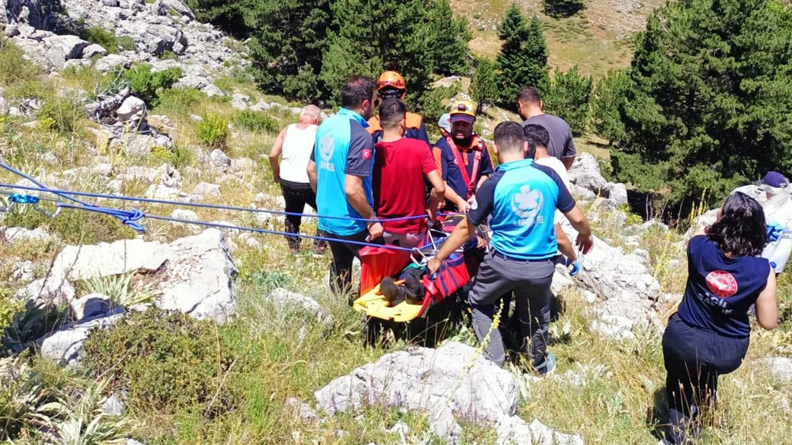 Kekik toplamaya çıktı, kayalıklardan düştü