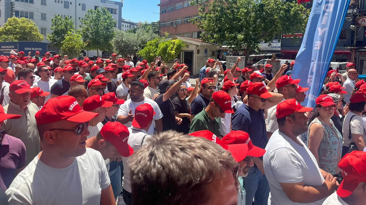 İzmir'de belediye işçilerinden protesto: Sadaka değil hakkımızı istiyoruz