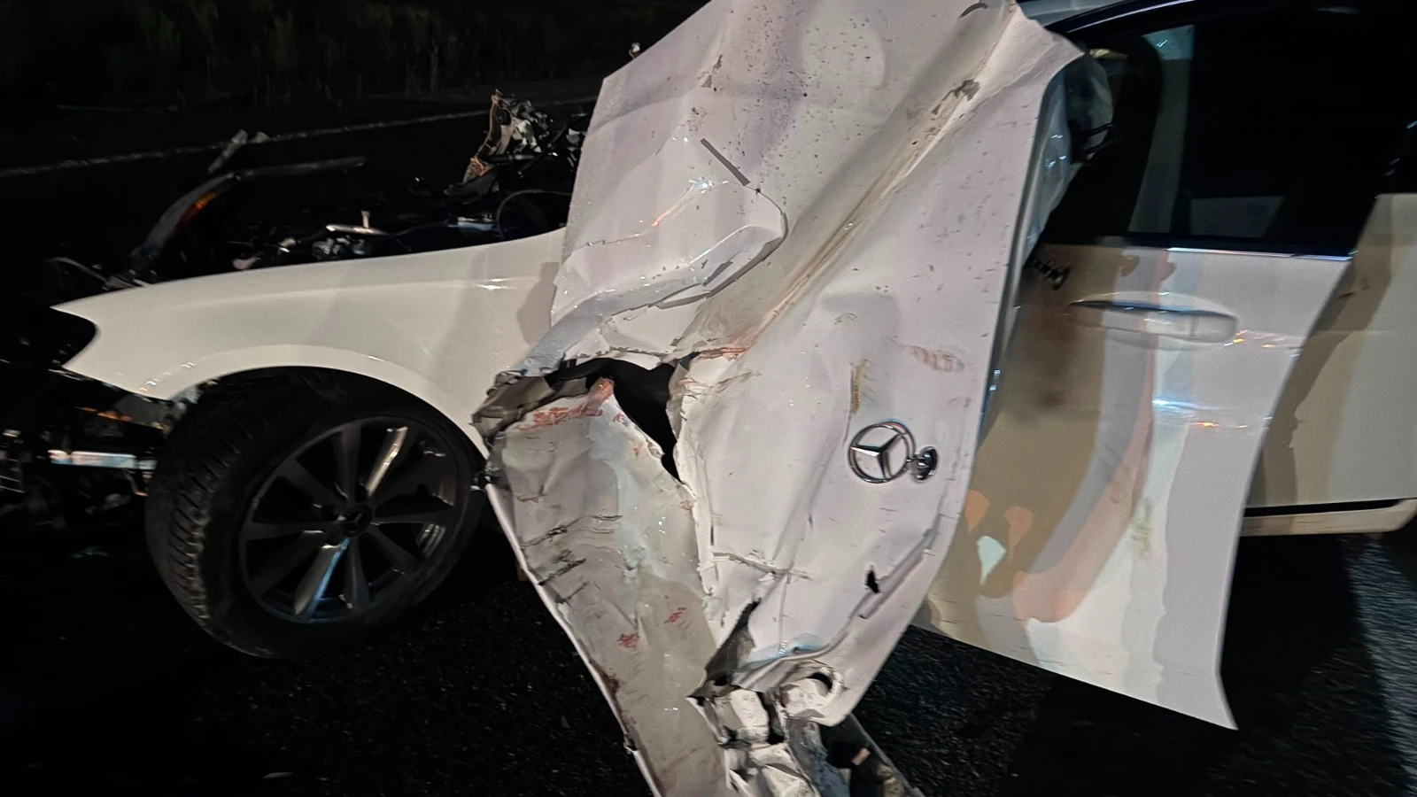 Sivas'ta traktöre çarpan otomobildeki 4 kişi yaralandı