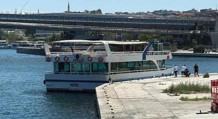 Haliç'te tekne kazası: Gemi personeli aranıyor