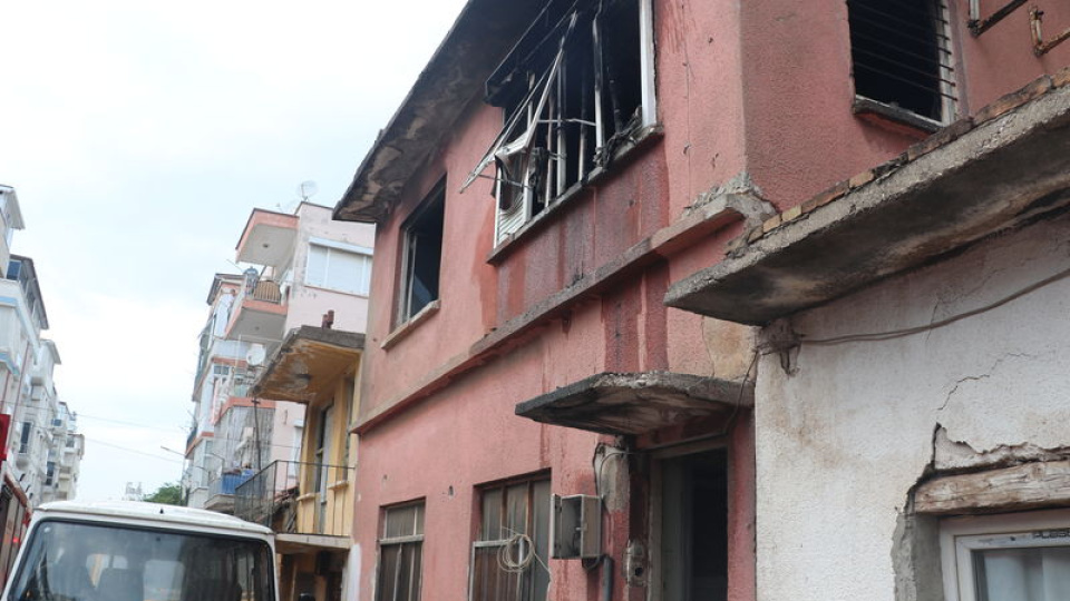 Antalya'da ev yangını