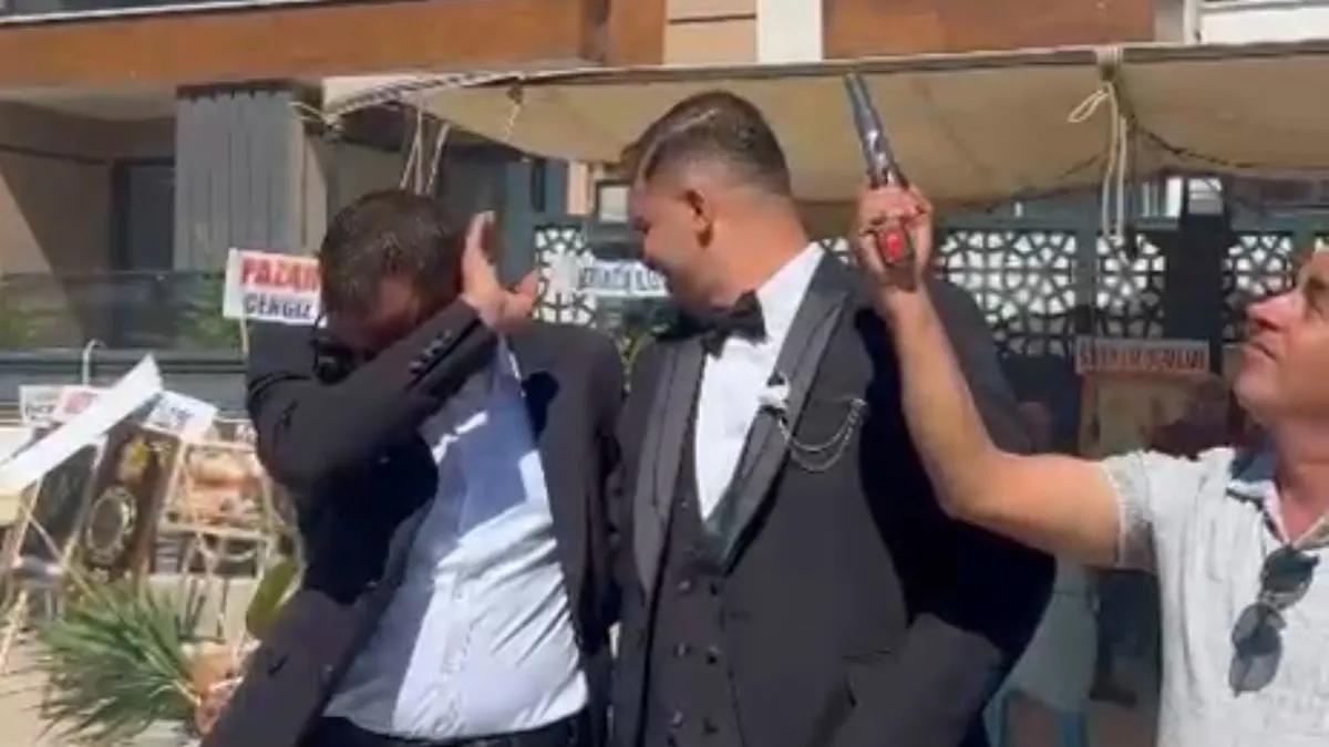Muhtarda bunu yaparsa! Ruhsatlı silahıyla peş peşe ateş etti… Maganda muhtarın görüntüleri ortaya çıktı