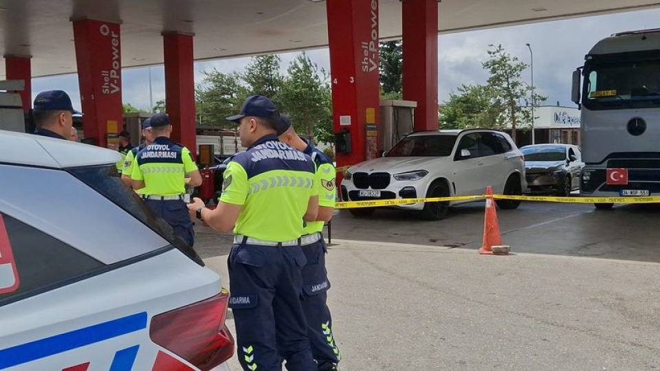 Gurbetçi benzin istasyonunda iki kardeşi vurdu! TEM'de kanlı tartışma!