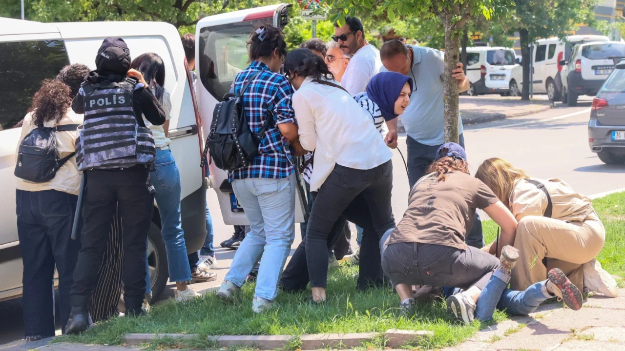 Öğretmenlere ters kelepçeyle gözaltı