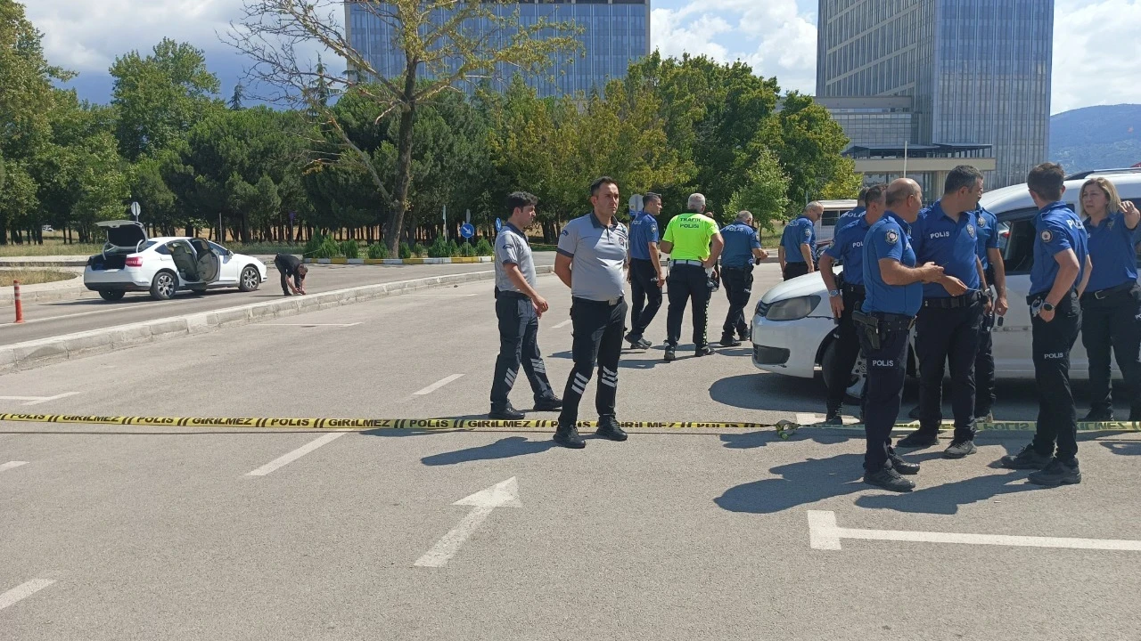 Boşanma davası sonrası adliye otoparkında silahlı kavga