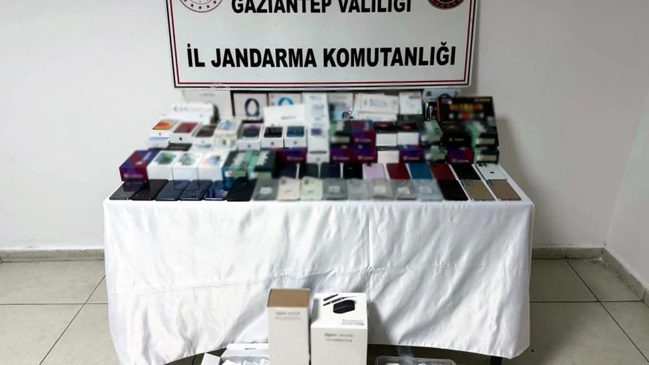 Gaziantep’te kaçak elektronik eşya operasyonu: 1,5 milyon TL’lik malzeme bulundu