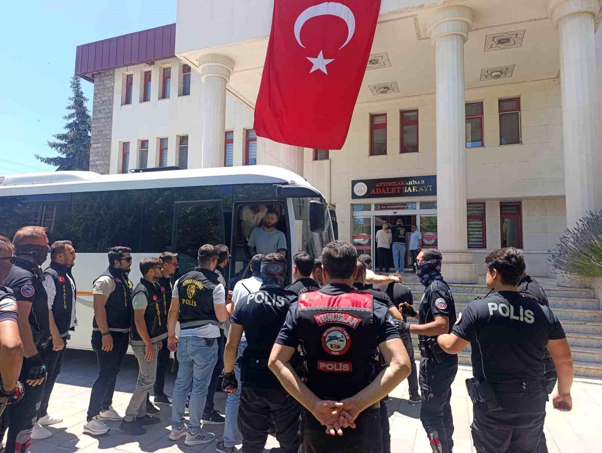 Durak başkanı cinayetinde yakalanan 18 kişi adliyeye sevk edildi