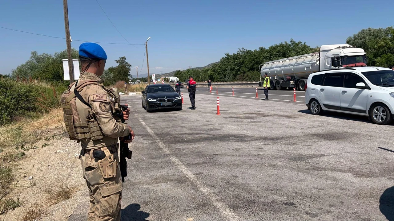 Bilecik’te 5 bin 758 kişi sorgulandı, 2 bin 775 araç denetlendi