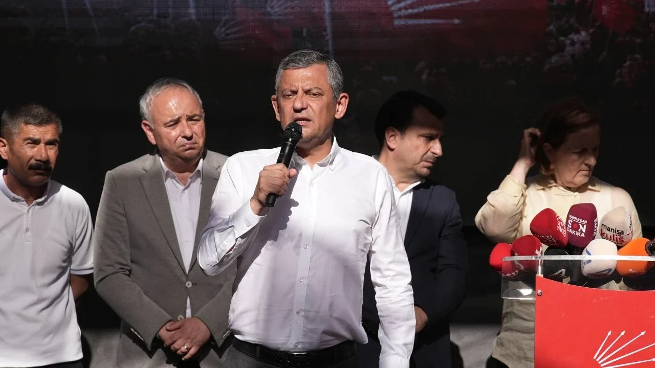 Özgür Özel, CHP grup toplantısı öncesinde vatandaşlara seslendi