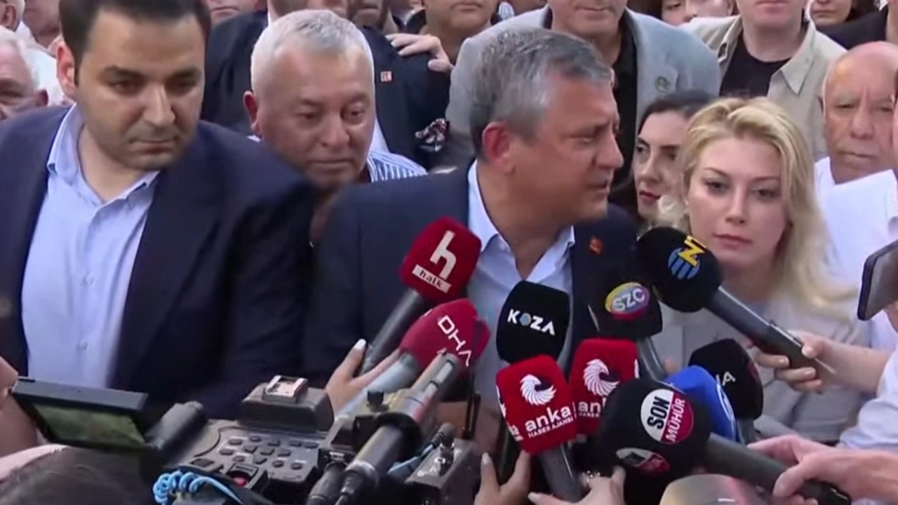 Son Dakika | Özgür Özel'den gözaltındaki Çankaya Belediye Başkanı'na destek yürüyüşü