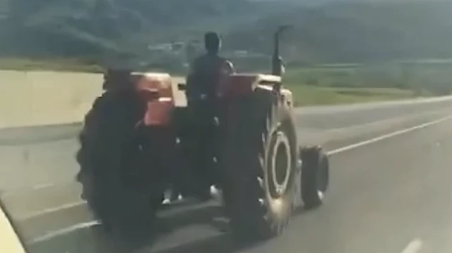 Traktör sürücüsü 80 kilometre hızla giden aracı solladı
