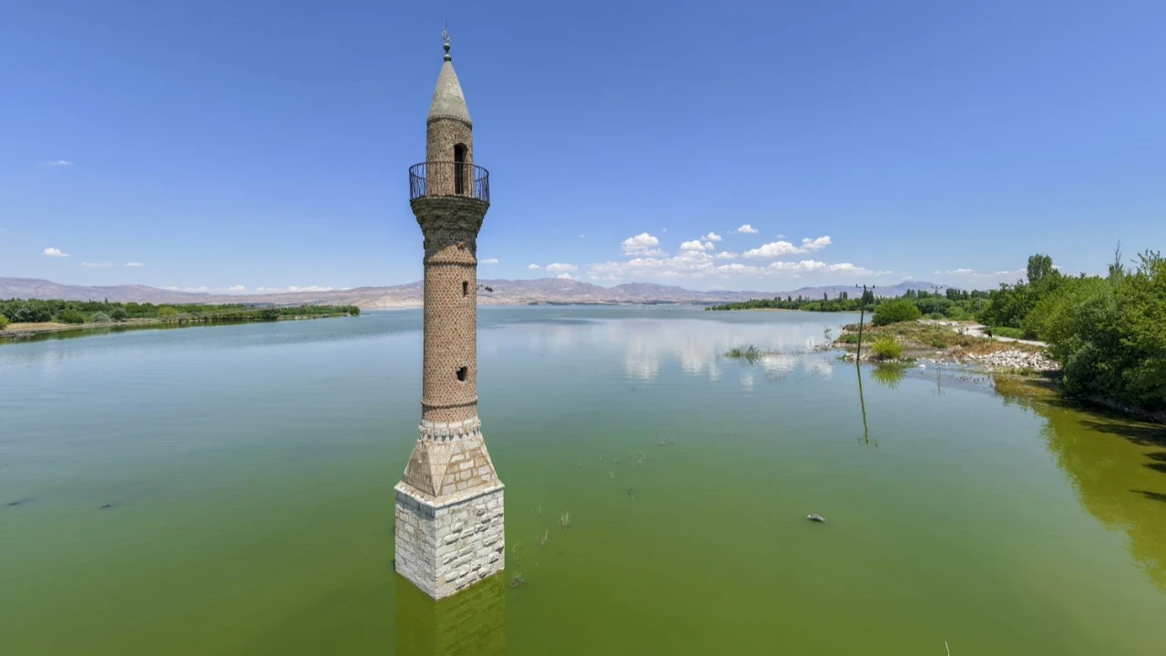 Yerleşim Yerleri ve Tarım Arazileri Sular Altında Kaldı