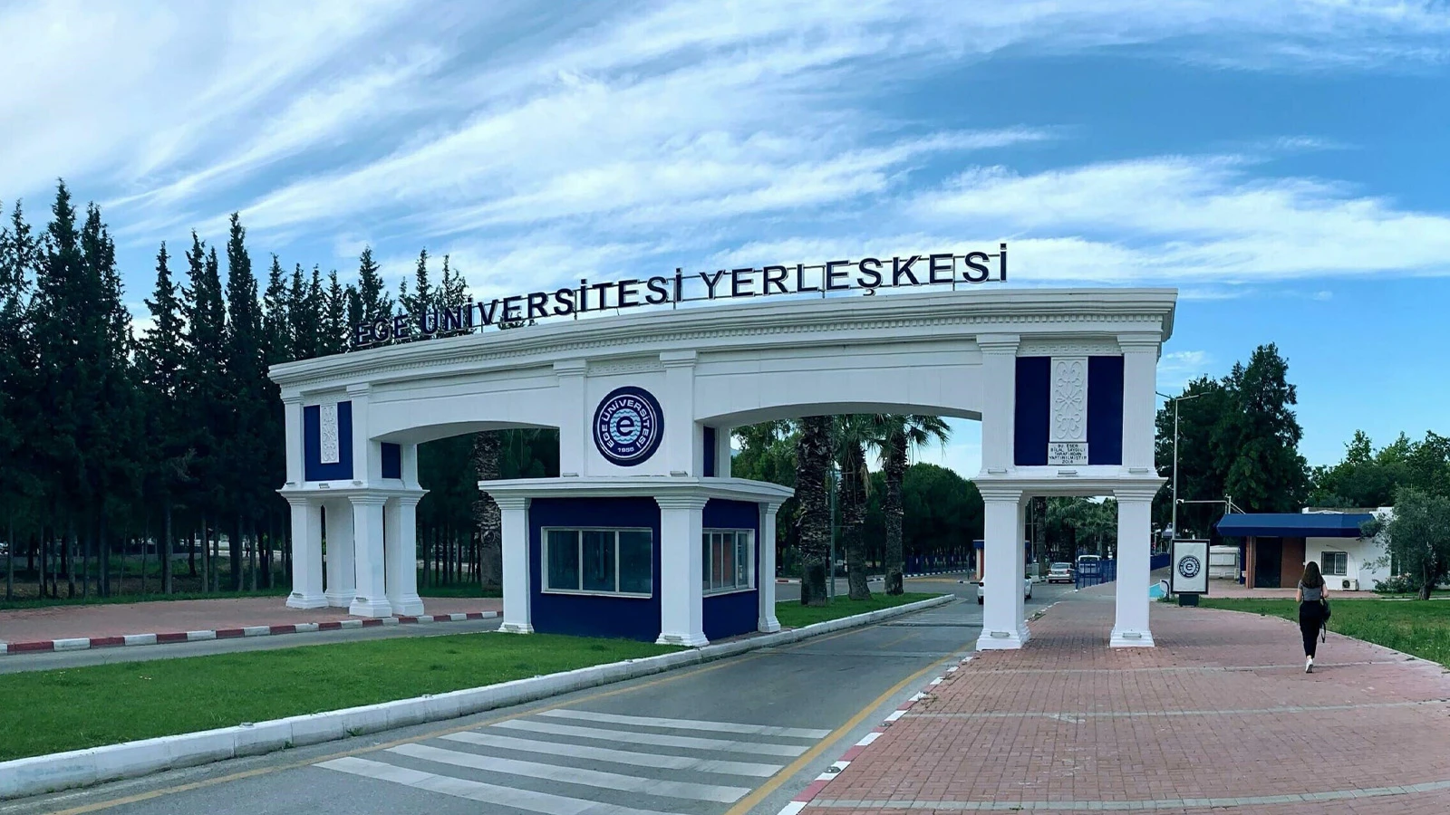 Ege Üniversitesi'ne yolsuzluk operasyonu: 45 şüpheli hakkında gözaltı kararı