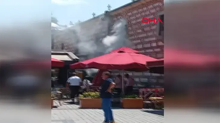 Son dakika... Mısır Çarşısı'nda yangın! Ekipler sevk edildi