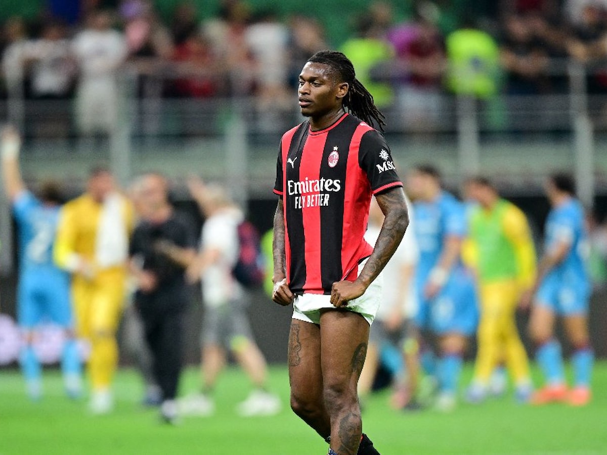 Rafael Leao, Milan'dan ayrılacağını duyurdu