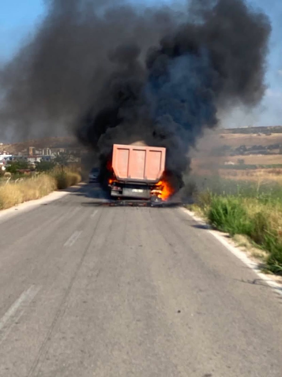 Ankara’da seyir halindeki tır alev aldı