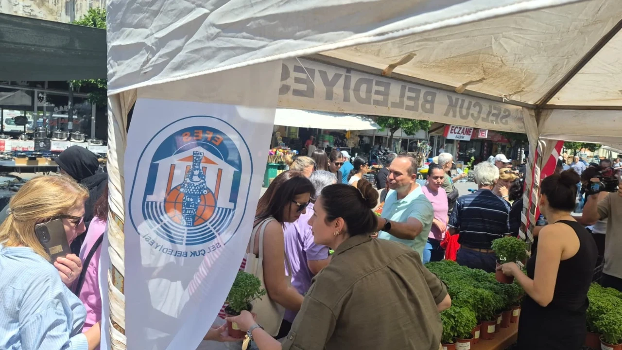 Efes Selçuk'ta Çevre Günü farkındalığı: "Atığını Getir, Hediyeni Götür"